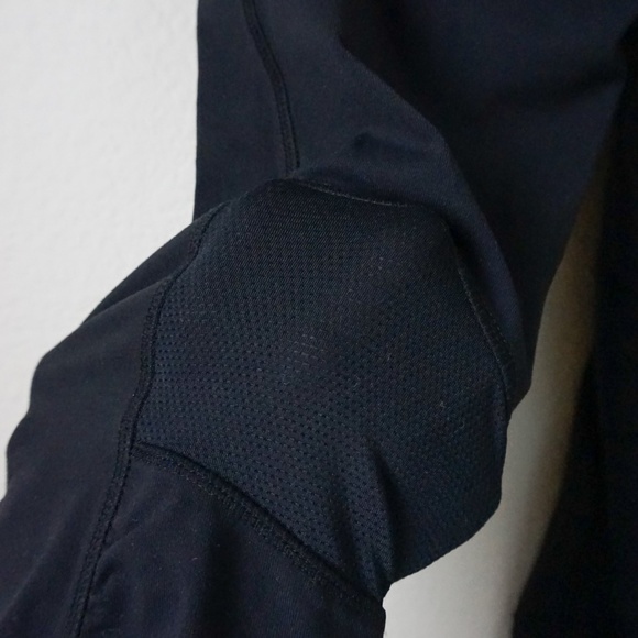 Athleta women's black 3/4 cropped workout leggings - Picture 4 of 5